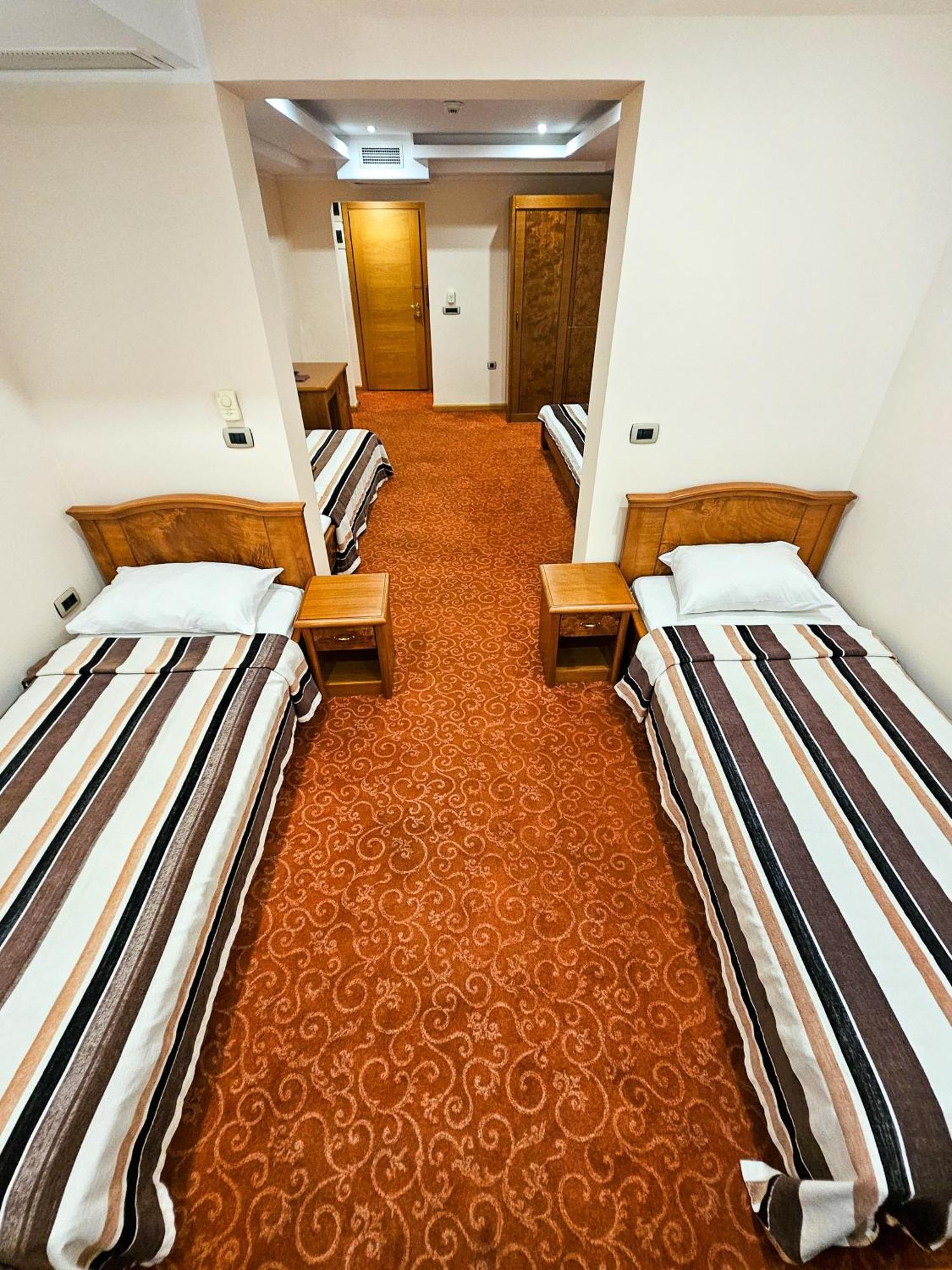 Mali Hotel Bambis Podgoriţa Exterior foto