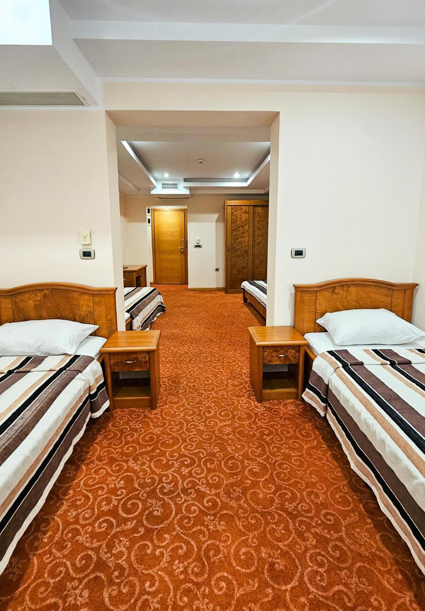 Mali Hotel Bambis Podgoriţa Exterior foto